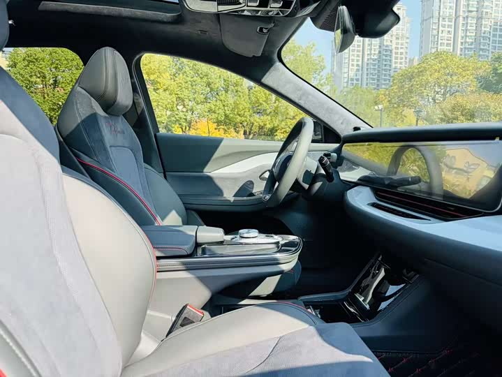 Фото 15 - BAIC Arcfox Alpha S