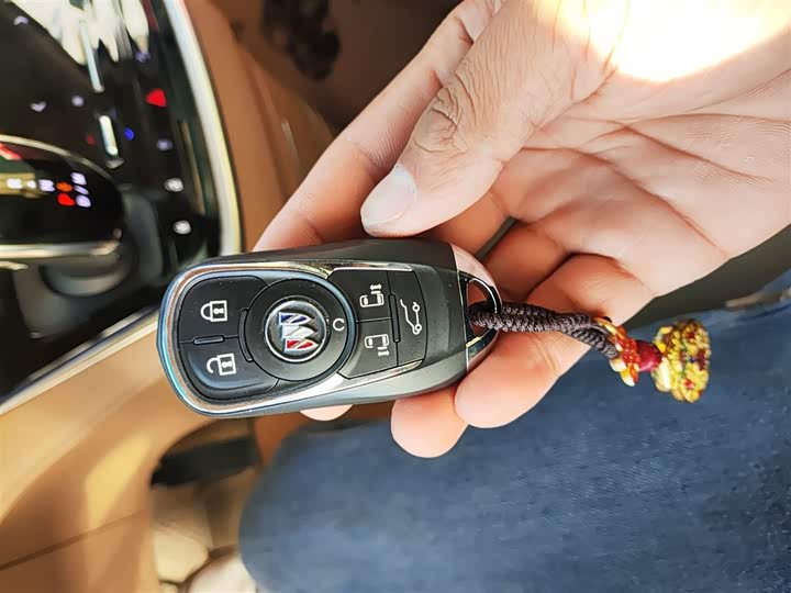 Фото 9 - Buick GL8 ES