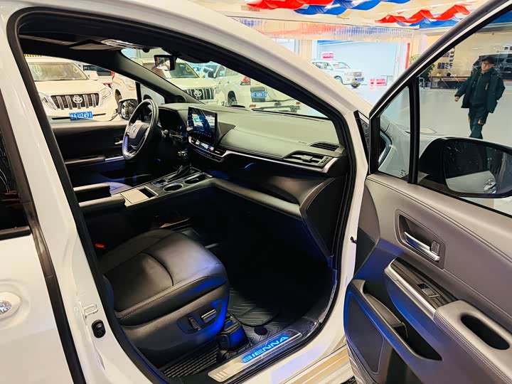 Фото 12 - Toyota Sienna