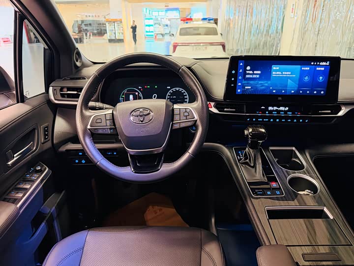 Фото 13 - Toyota Sienna