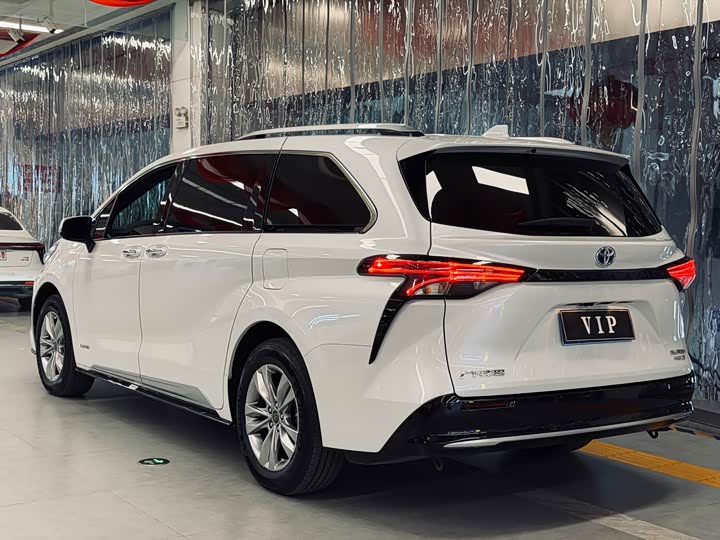 Фото 14 - Toyota Sienna