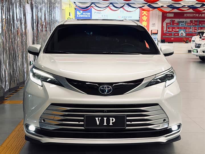 Фото 2 - Toyota Sienna