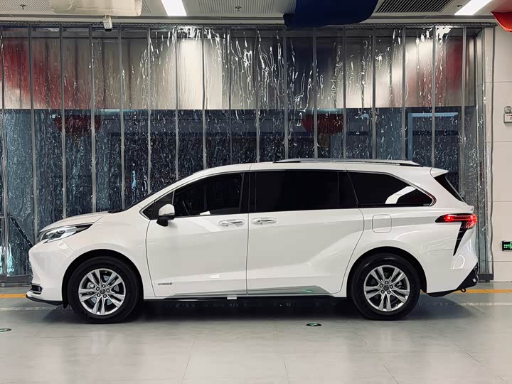 Фото 5 - Toyota Sienna