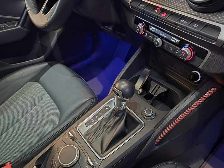 Фото 14 - Audi Q2L