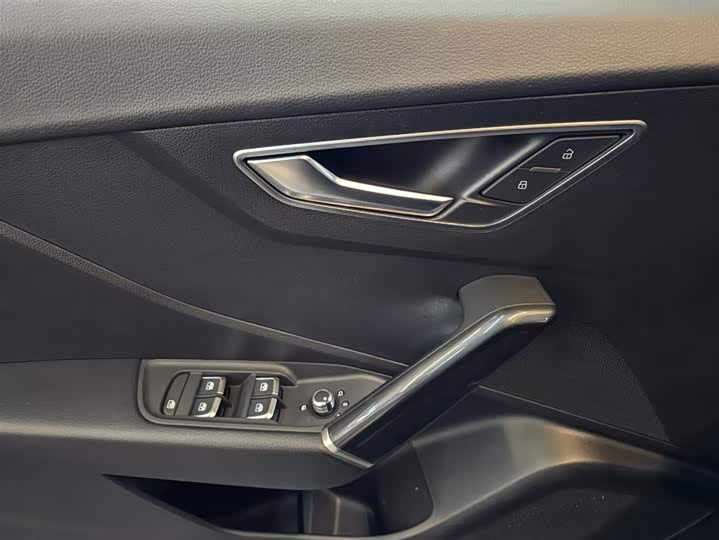 Фото 6 - Audi Q2L