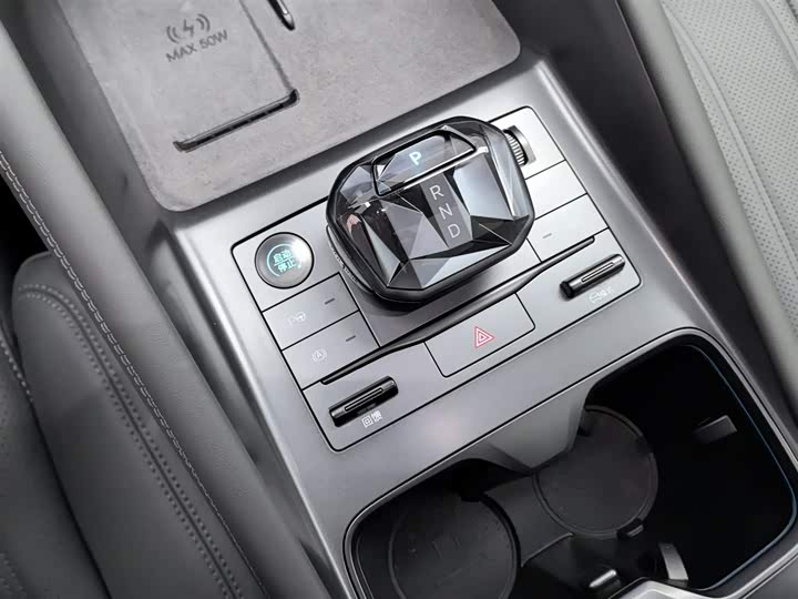 Фото 13 - BYD Song L