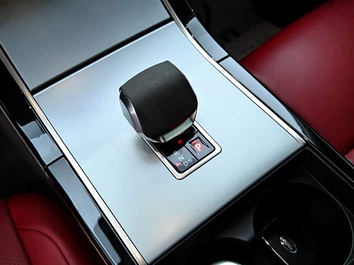 Фото 17 - Land Rover Range Rover Velar