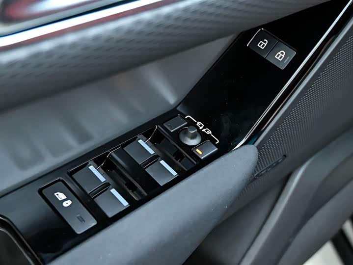 Фото 20 - Land Rover Range Rover Velar