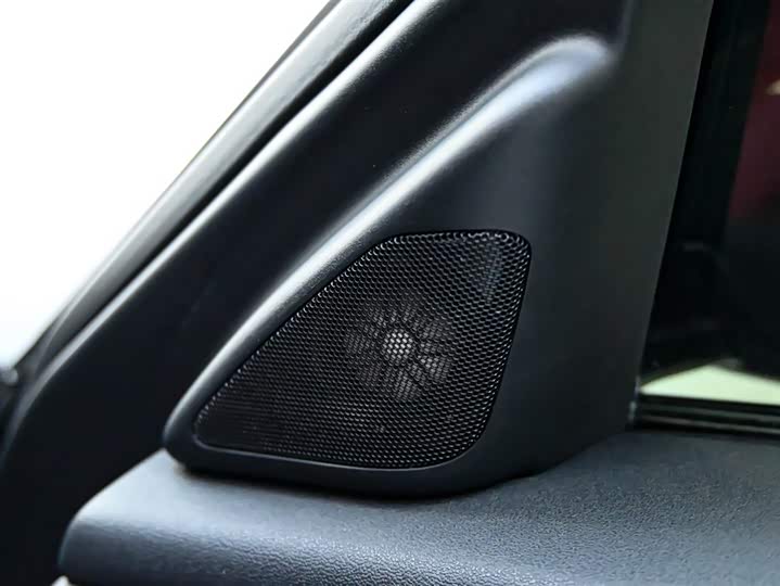 Фото 28 - Land Rover Range Rover Velar