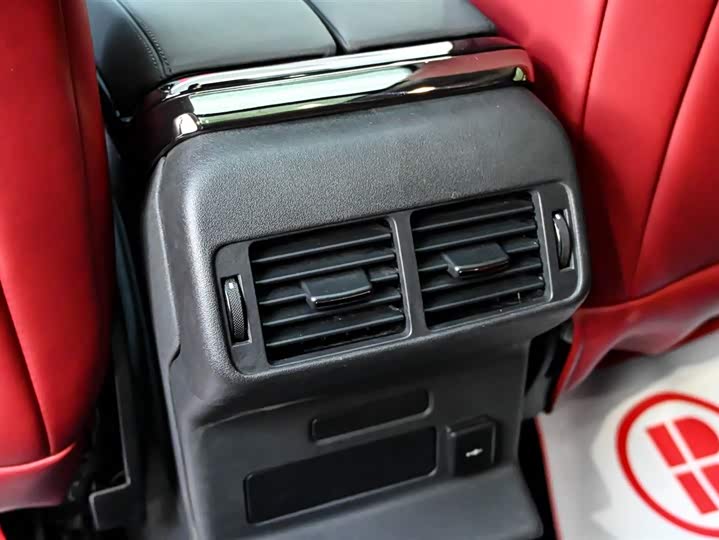 Фото 32 - Land Rover Range Rover Velar