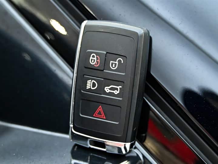 Фото 36 - Land Rover Range Rover Velar