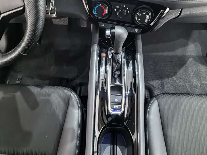 Фото 14 - Honda Vezel