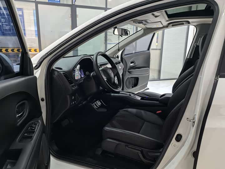 Фото 8 - Honda Vezel