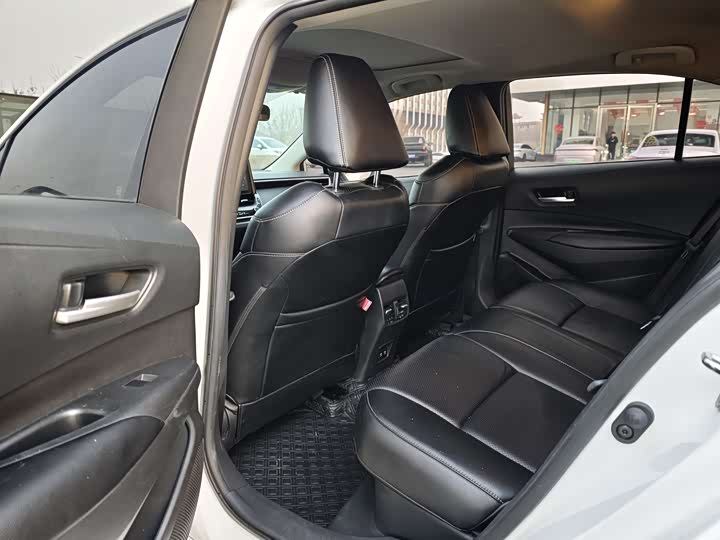 Фото 12 - Toyota Corolla