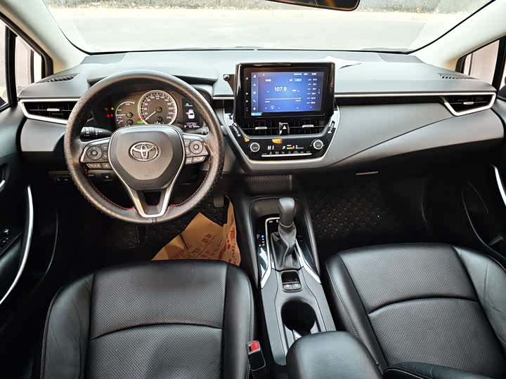 Фото 13 - Toyota Corolla