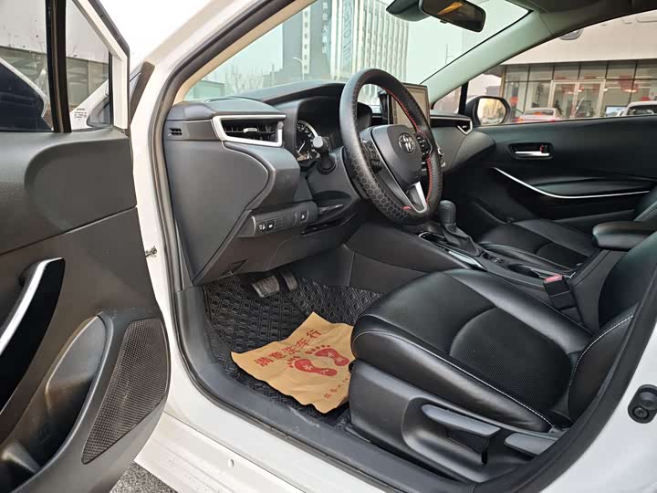 Фото 14 - Toyota Corolla