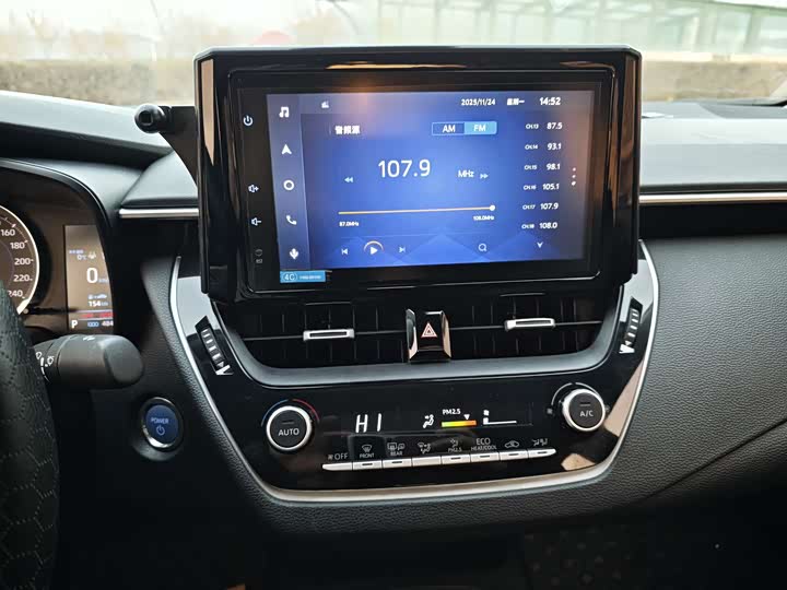 Фото 16 - Toyota Corolla