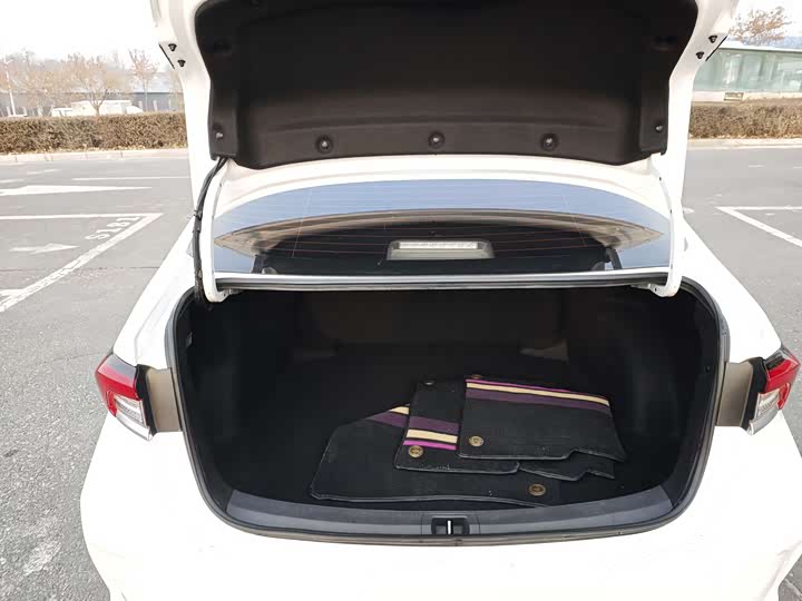 Фото 18 - Toyota Corolla