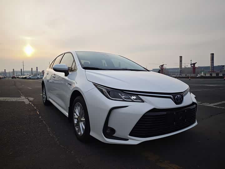 Фото 3 - Toyota Corolla