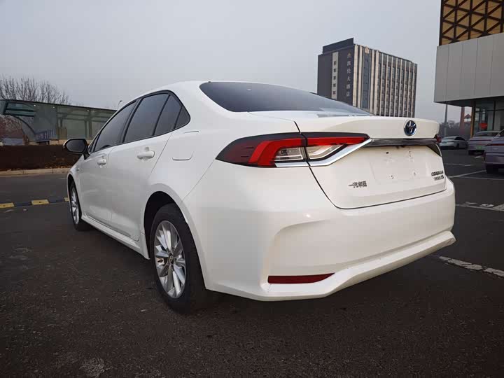 Фото 4 - Toyota Corolla