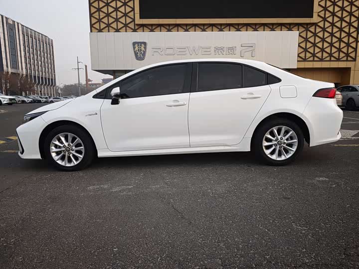 Фото 7 - Toyota Corolla