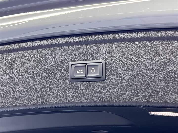 Фото 10 - Audi Q5L