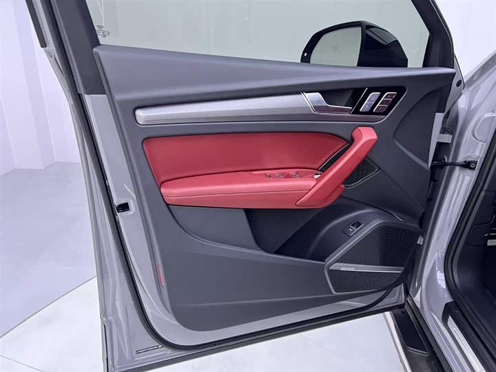 Фото 17 - Audi Q5L