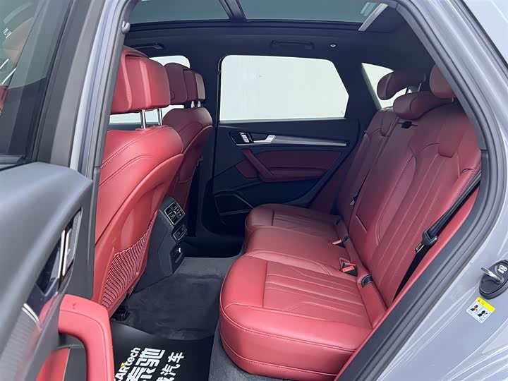 Фото 18 - Audi Q5L