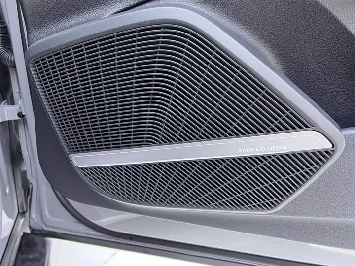 Фото 21 - Audi Q5L