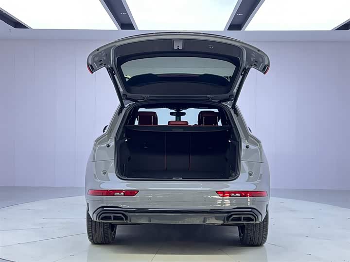 Фото 9 - Audi Q5L