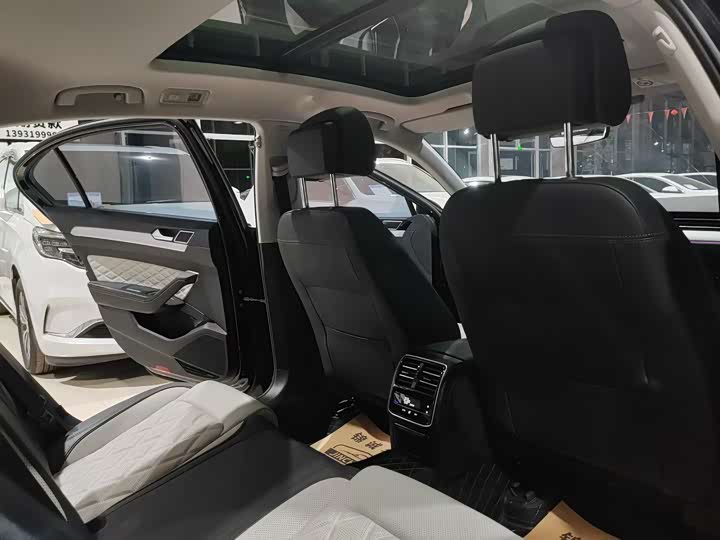 Фото 8 - Volkswagen Magotan