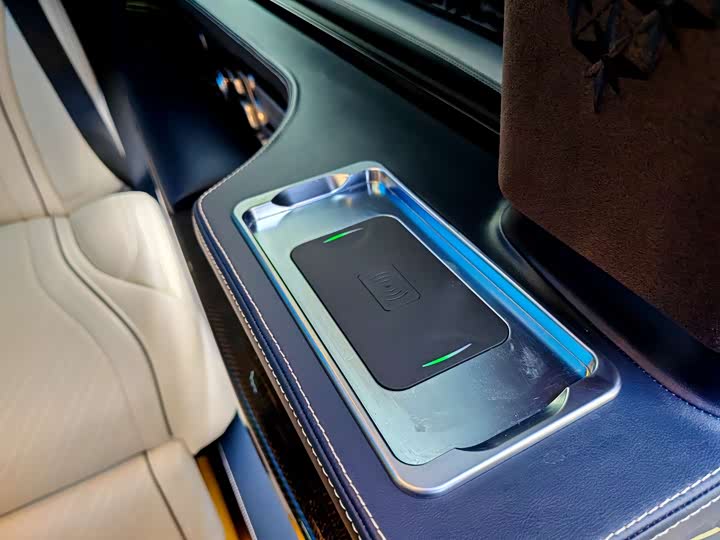 Фото 13 - Mercedes-Benz V-Class