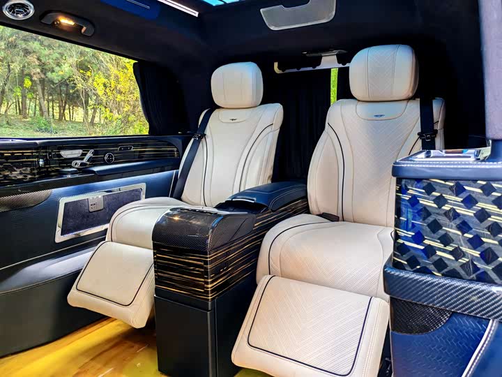 Фото 14 - Mercedes-Benz V-Class