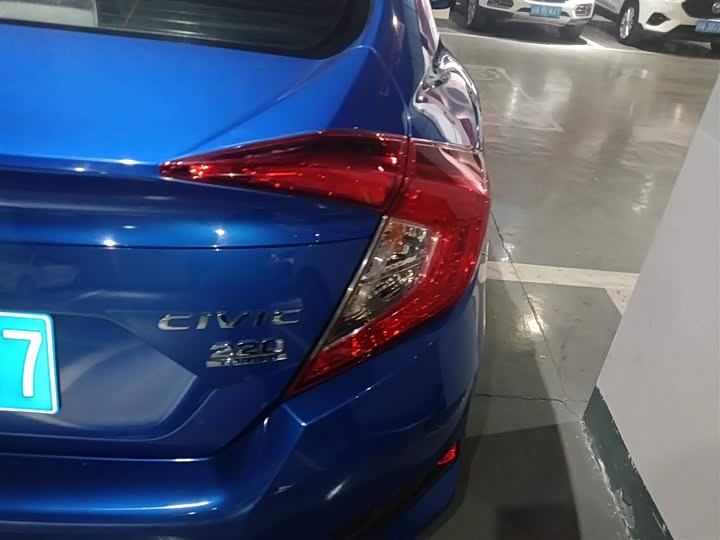 Фото 8 - Honda Civic