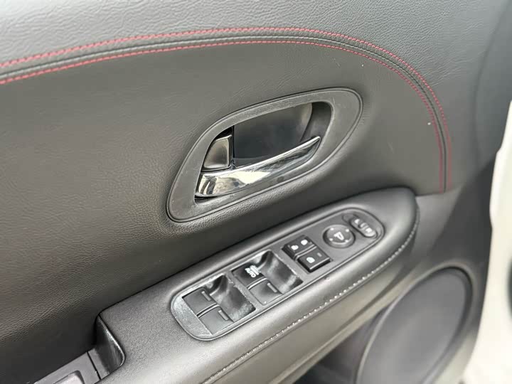 Фото 10 - Honda Vezel