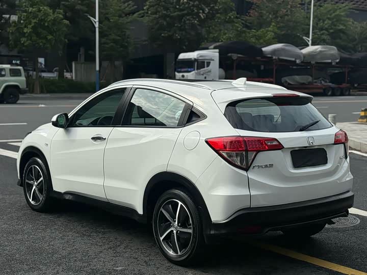 Фото 7 - Honda Vezel