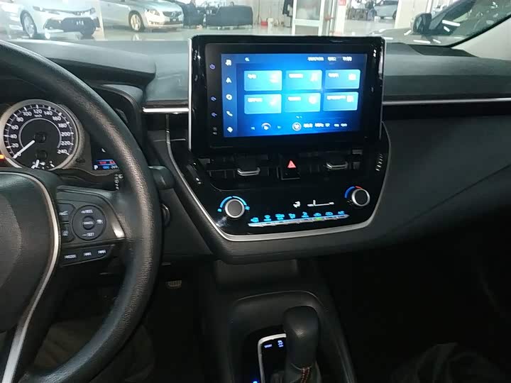 Фото 10 - Toyota Corolla