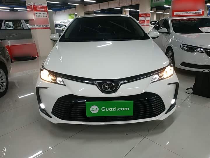 Фото 3 - Toyota Corolla