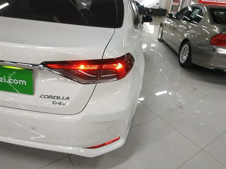 Фото 8 - Toyota Corolla