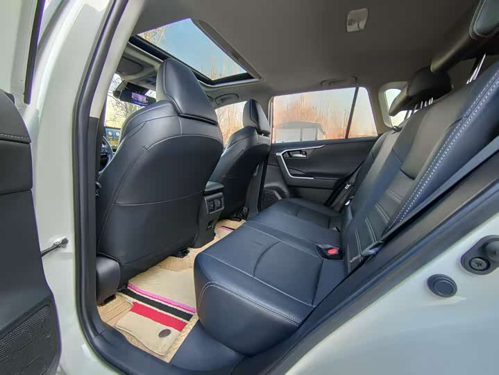 Фото 6 - Toyota Wildlander