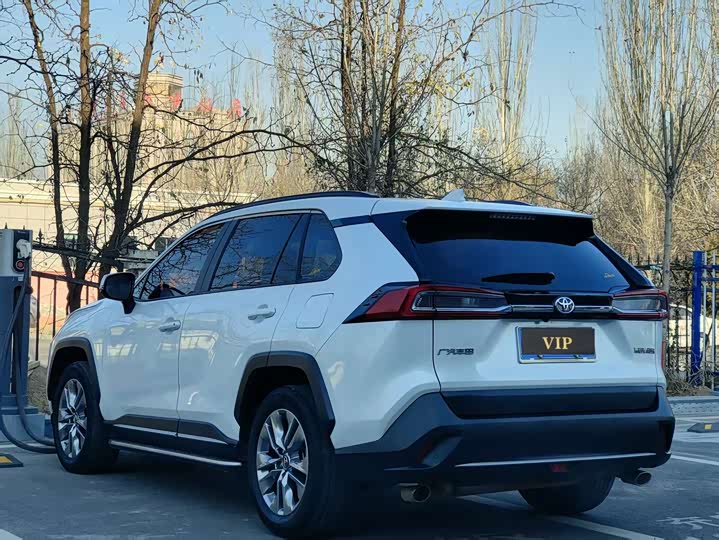 Фото 9 - Toyota Wildlander