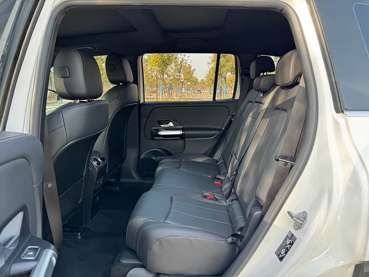 Фото 10 - Mercedes-Benz EQB