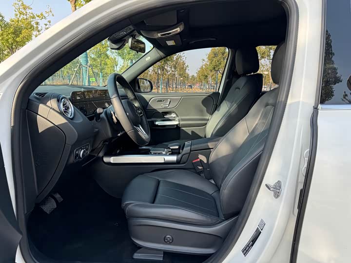 Фото 9 - Mercedes-Benz EQB