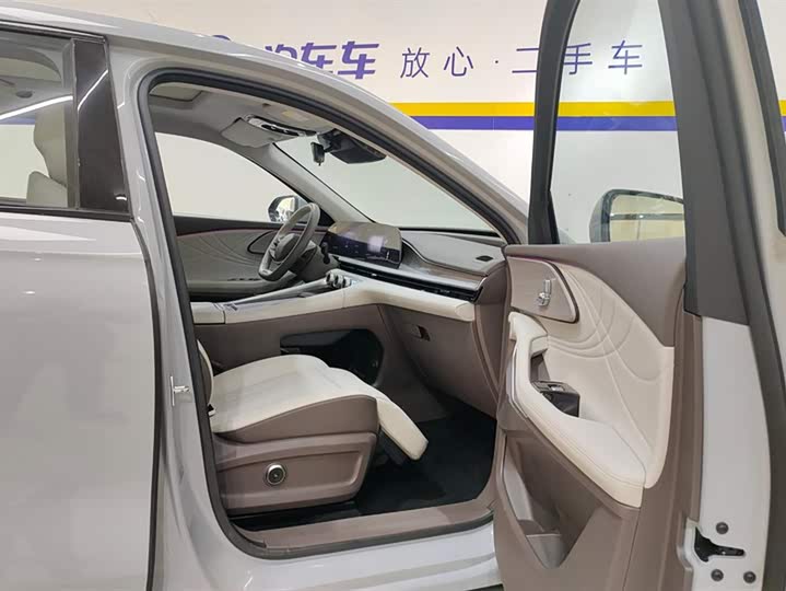 Фото 8 - Exeed RX C-DM Hybrid