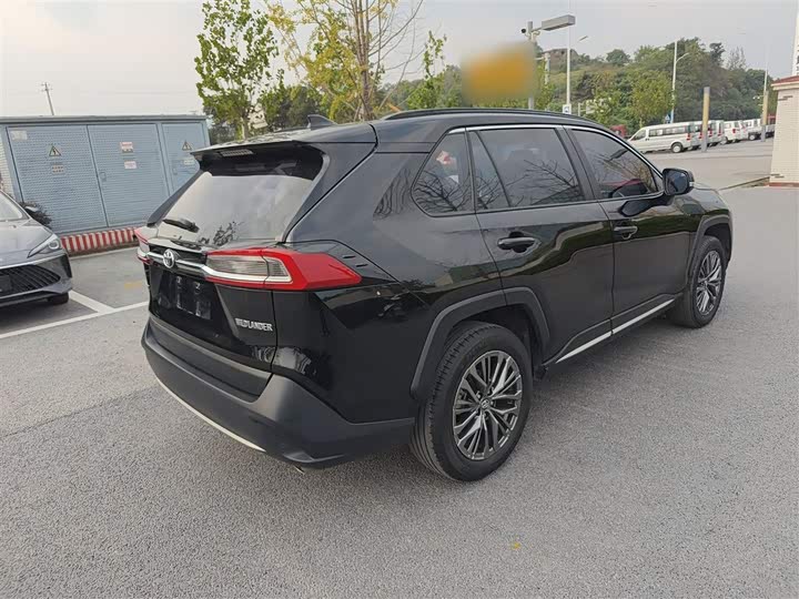 Фото 7 - Toyota Wildlander