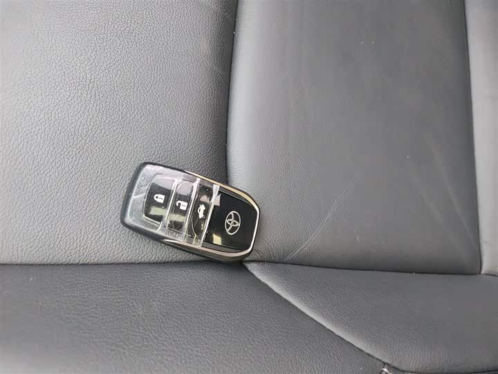 Фото 9 - Toyota Wildlander