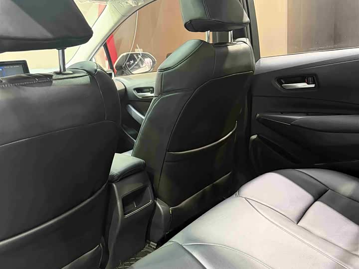 Фото 10 - Toyota Corolla