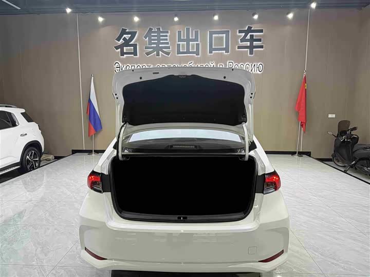 Фото 13 - Toyota Corolla