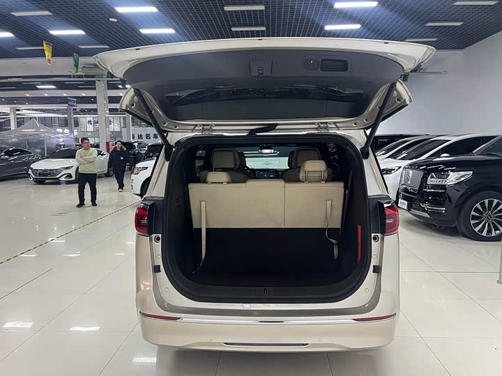 Фото 16 - Buick GL8 ES