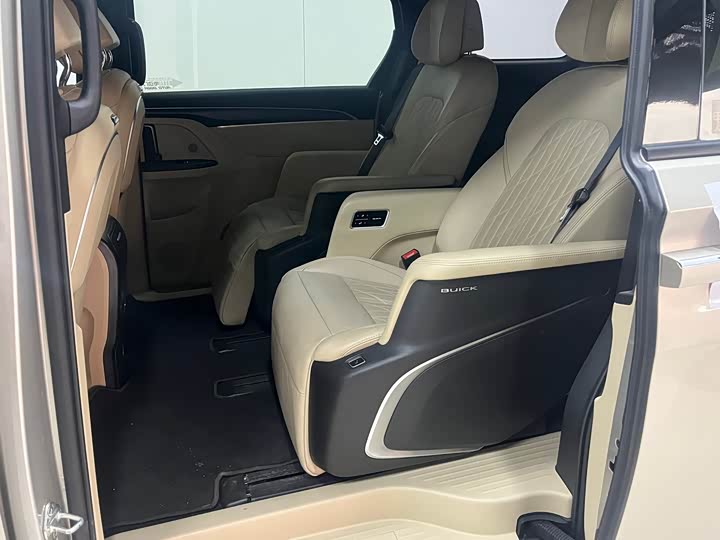 Фото 7 - Buick GL8 ES